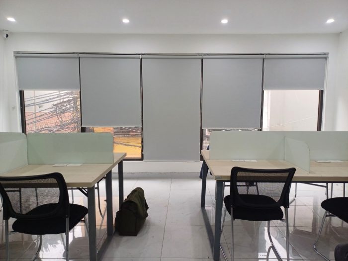 Lắp rèm vách kính để chắng nắng ở Phúc Thọ